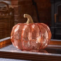 Die wohl schönste Herbst-Deko-Idee: ein Leuchtkürbis aus Glas