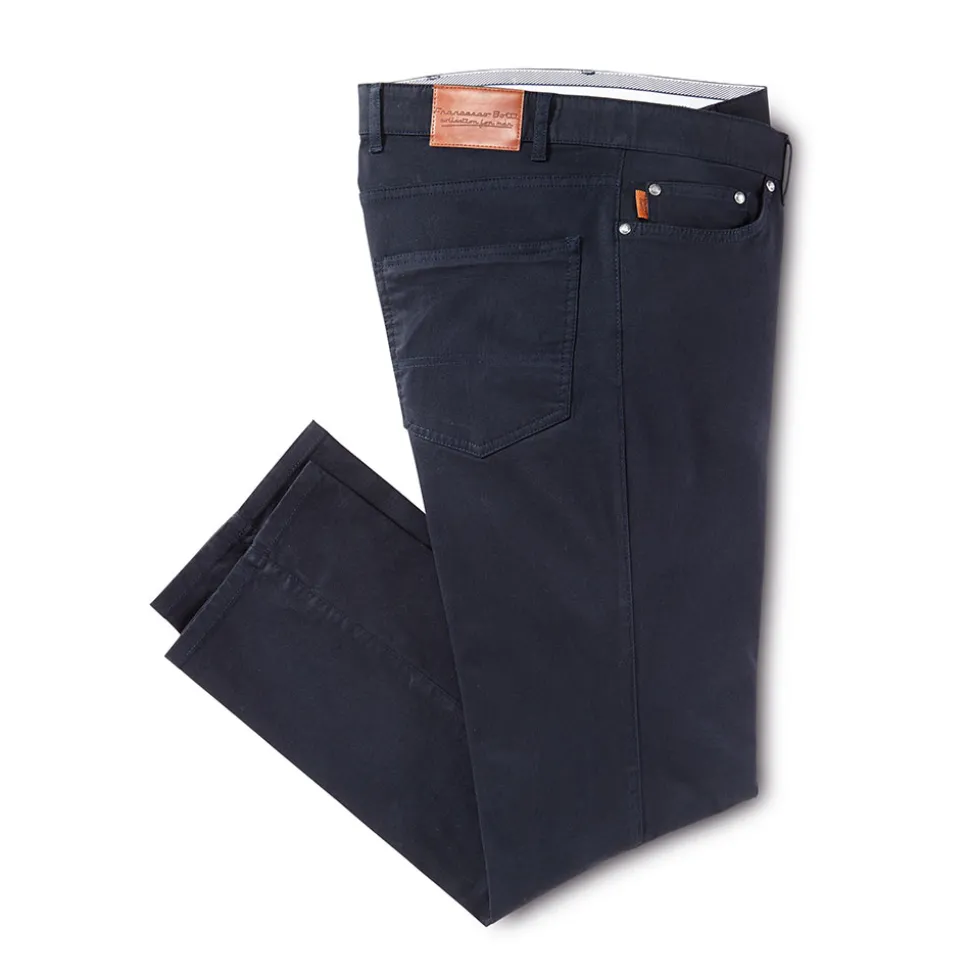 Diese Hose sitzt höchst bequem unter dem Bauch
