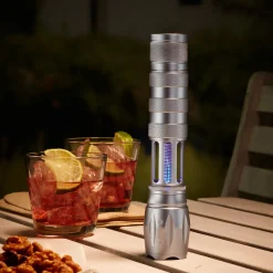 Diese LED-Taschenlampe hat auch etwas gegen Mücken und Schnaken!