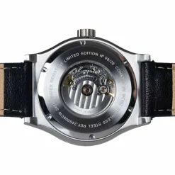 Exklusive Eleganz trifft auf meisterhafte Handwerkskunst: die limitierte Edelstein-Uhr