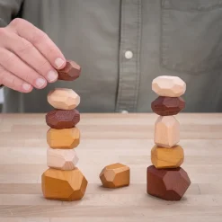 Geschicklichkeit und Geduld trainieren – mit dekorativen Holzsteinen