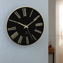 Goldene Zeiten: Diese Funk-Wanduhr glänzt mit edler Farbgebung!