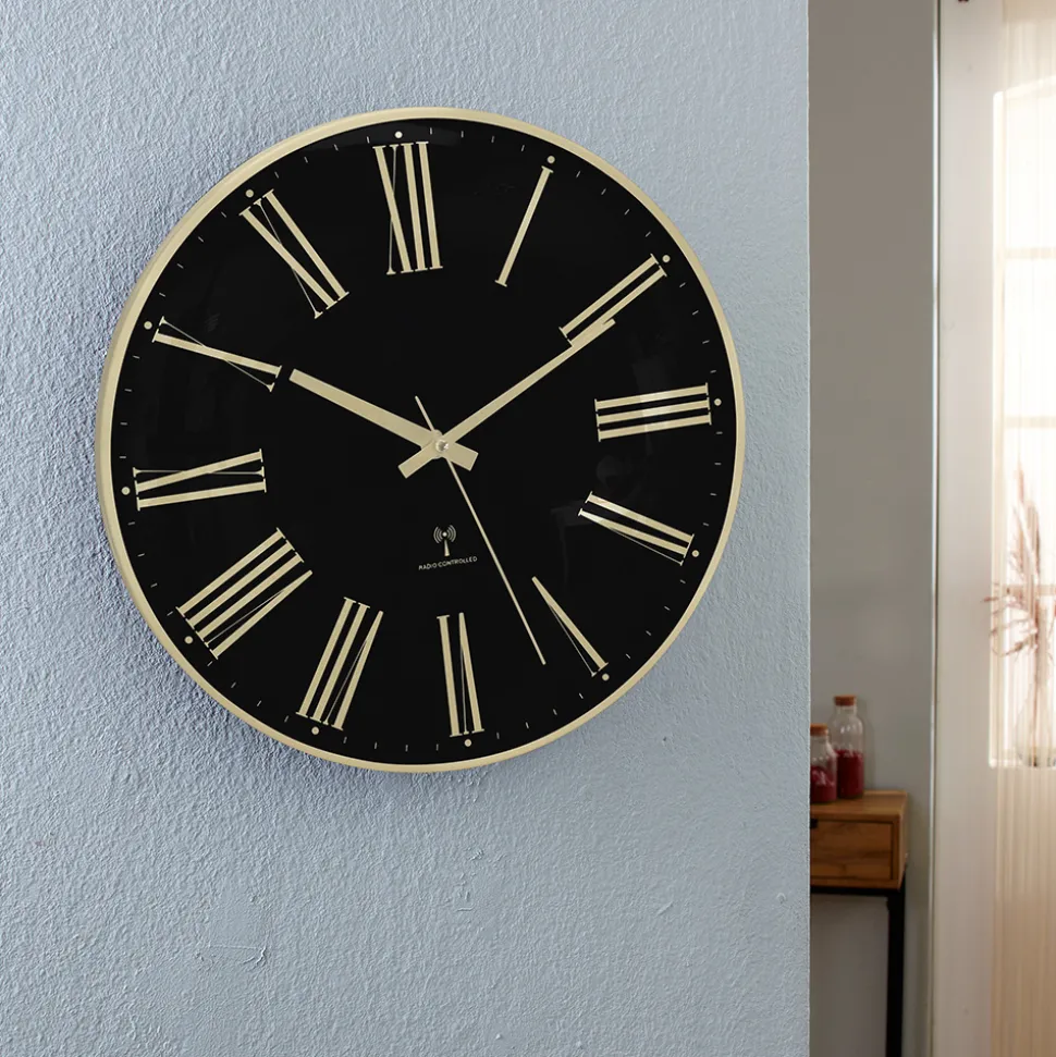 Goldene Zeiten: Diese Funk-Wanduhr glänzt mit edler Farbgebung!
