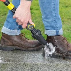 Kraftvolle Bürstenreinigung durch Wasserdruck