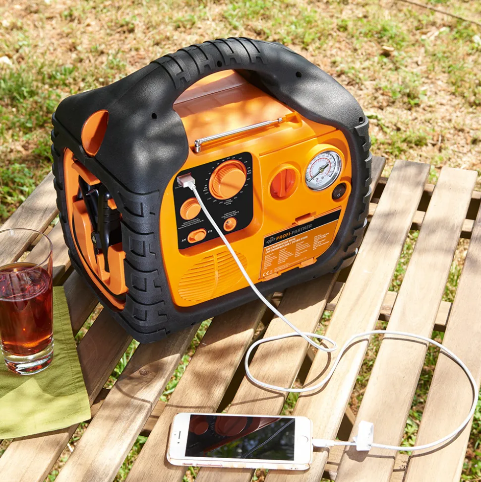 NEU: Mobile Power in allen Lebenslagen – jetzt mit 230 V-/400 W-Steckdose und Radio!
